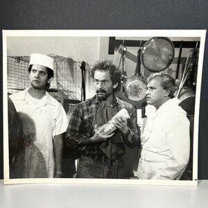 1985 Hill Street Blues‎ NBC Press Photo Bangladesh Slowly Chef's Surprise 12/85